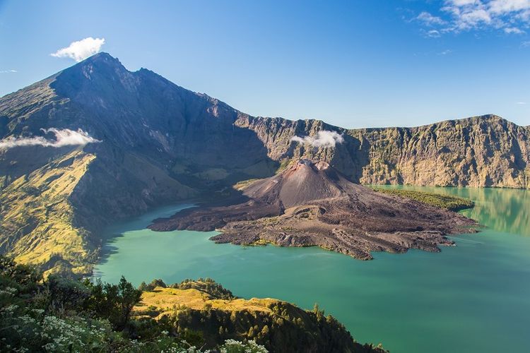 Petualangan Mendaki Gunung Rinjani: Cerita Perjalanan ke Puncak Tertinggi Lombok